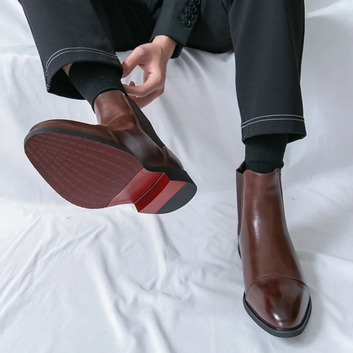 Men’s Chelsea Boots with Sleek Profile and Elastic Side Panels