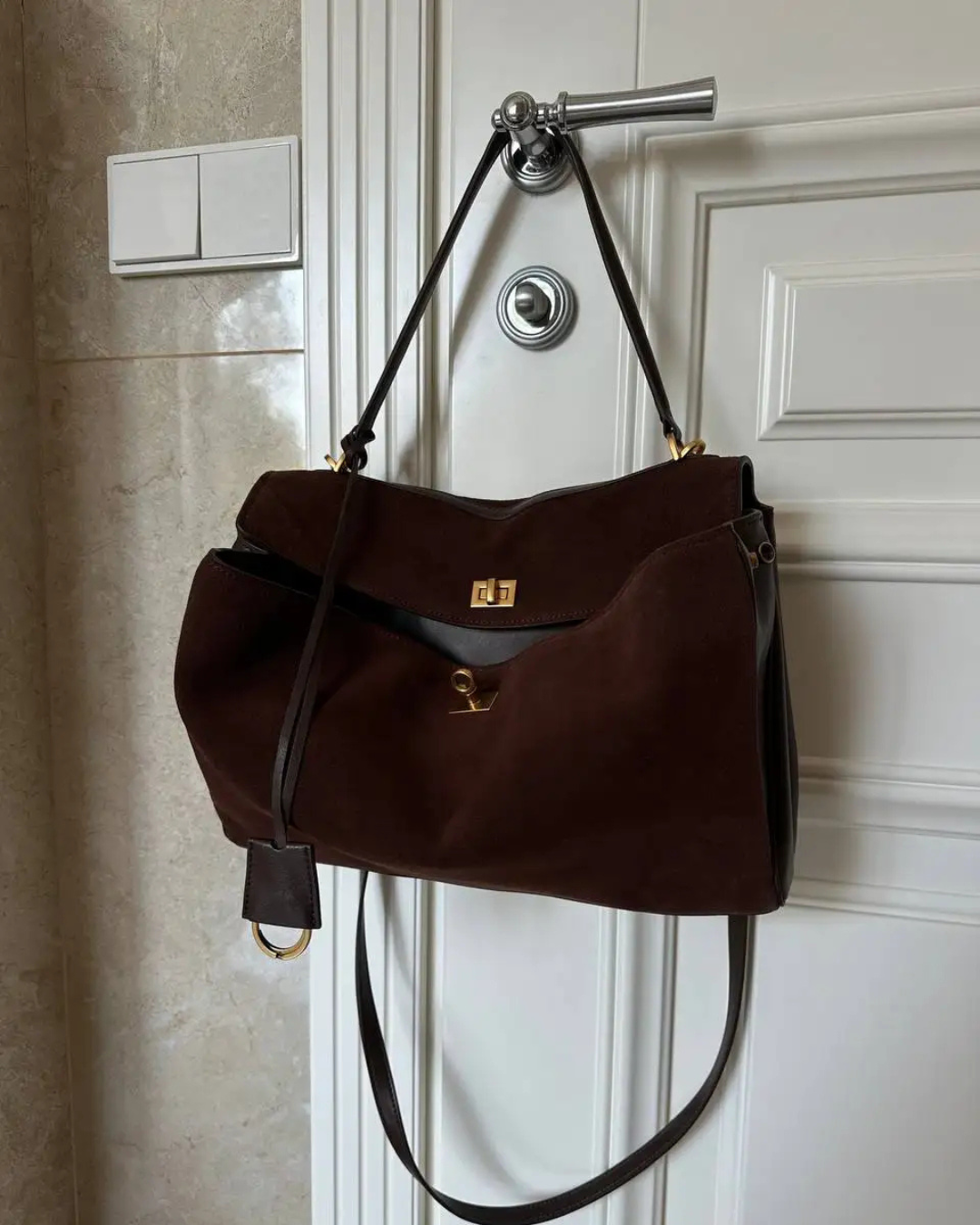 Women’s Structured Shoulder Bag with Flap Closure and Top Handle
