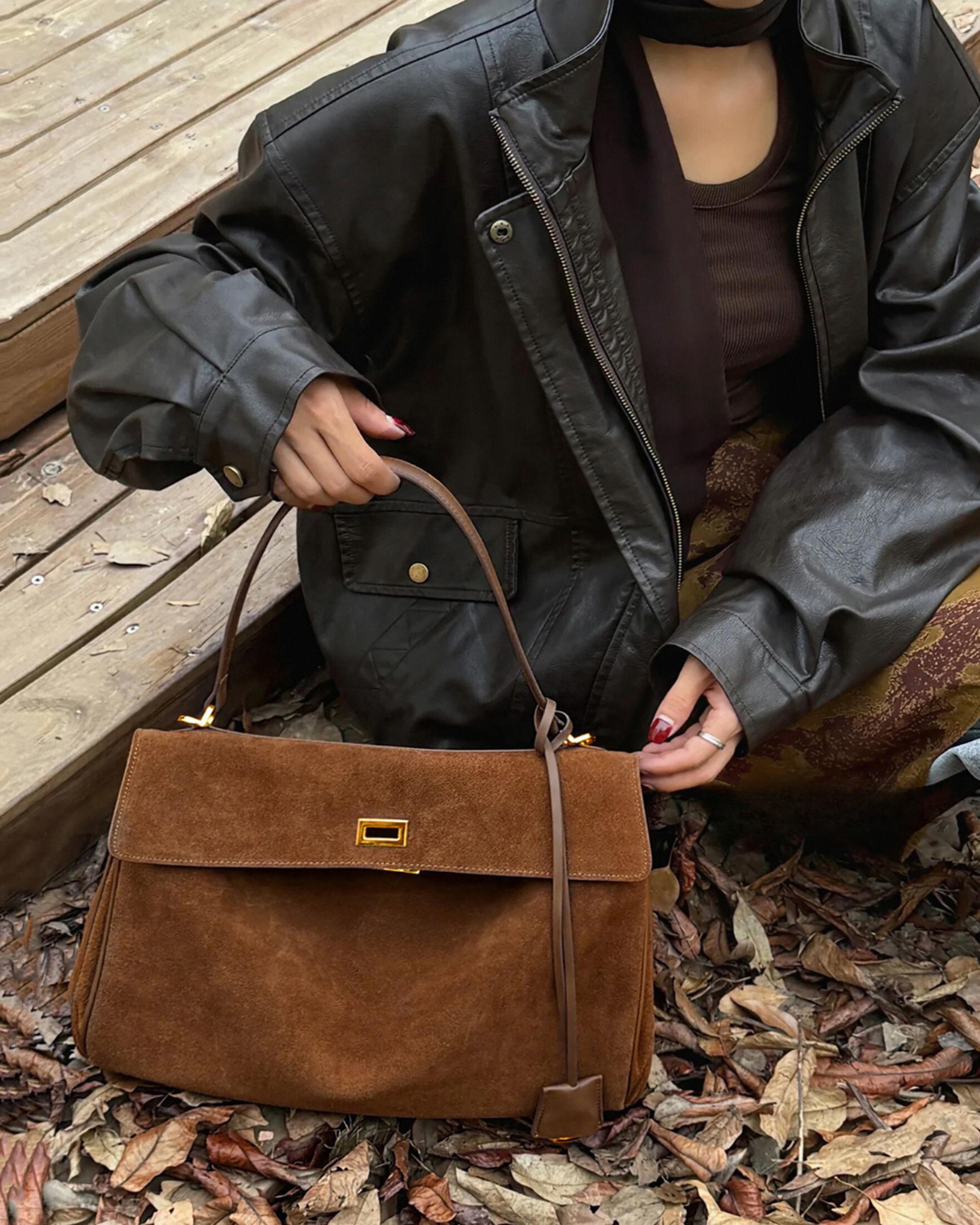 Women’s Structured Shoulder Bag with Flap Closure and Top Handle