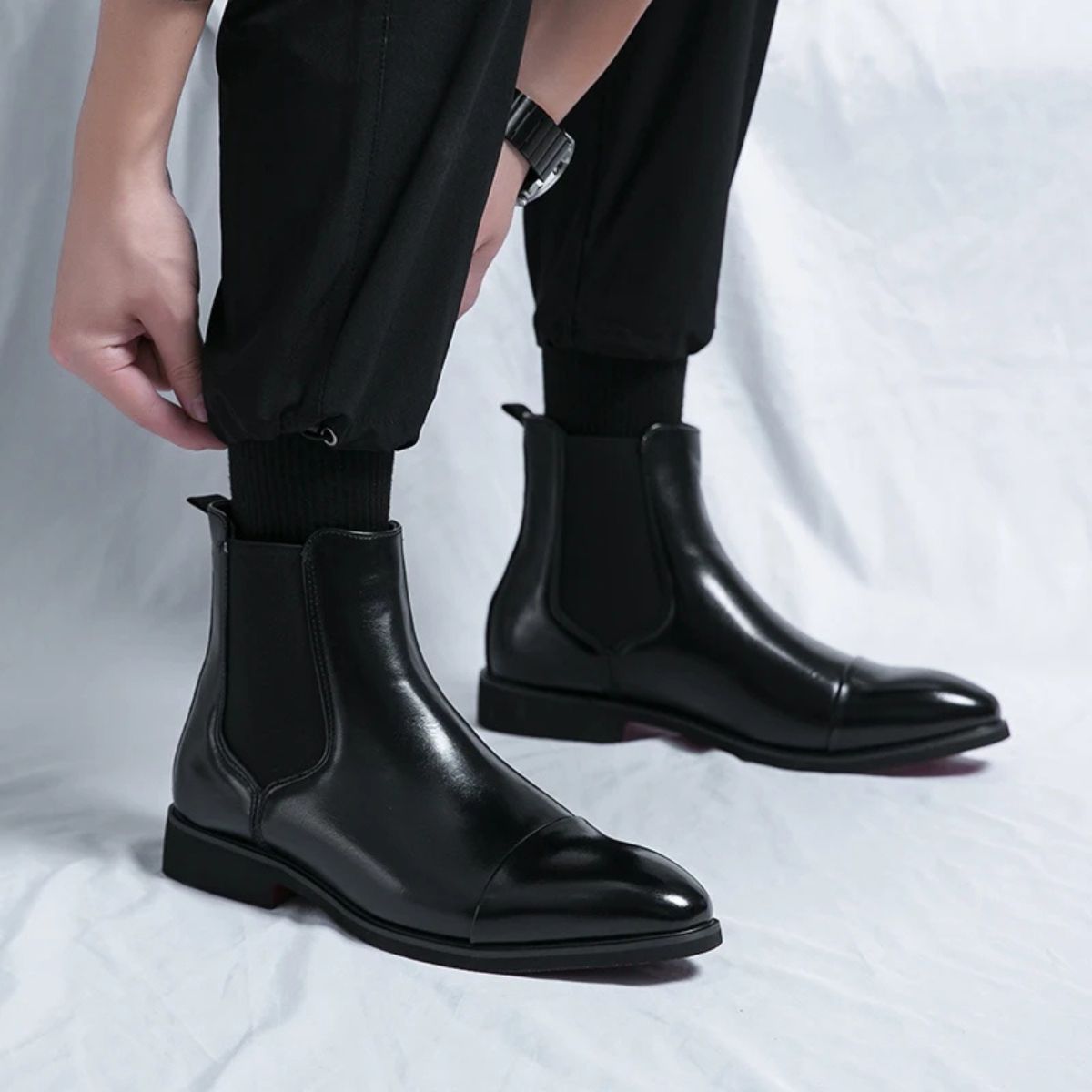 Men’s Chelsea Boots with Sleek Profile and Elastic Side Panels