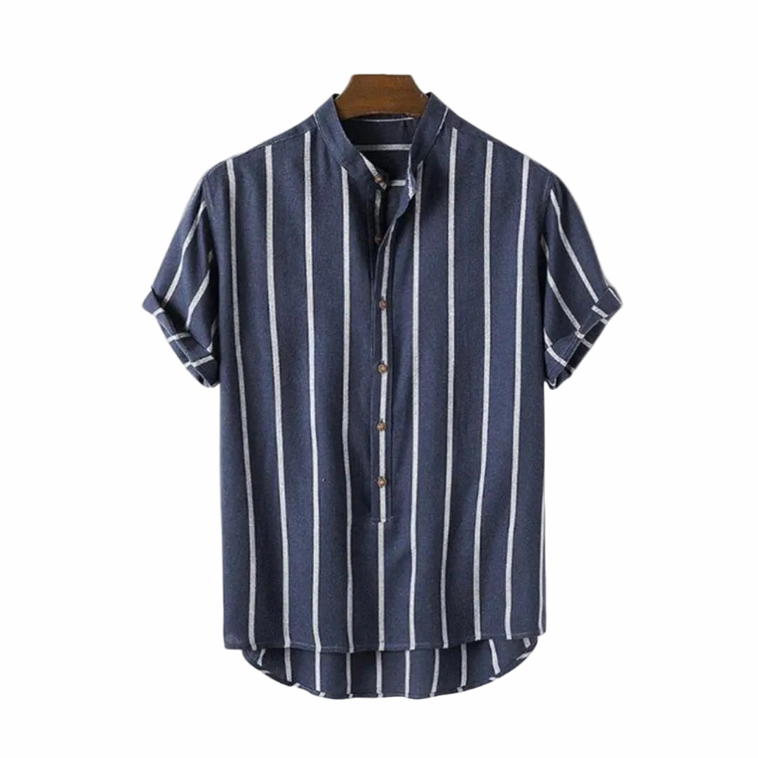 Men’s Short Sleeve Button-Front Shirt with Vertical Stripe Pattern