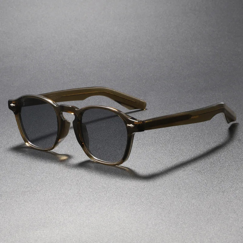 Men's Classic Wayfarer Sunglasses with Tortoiseshell Frame and Polished Finish