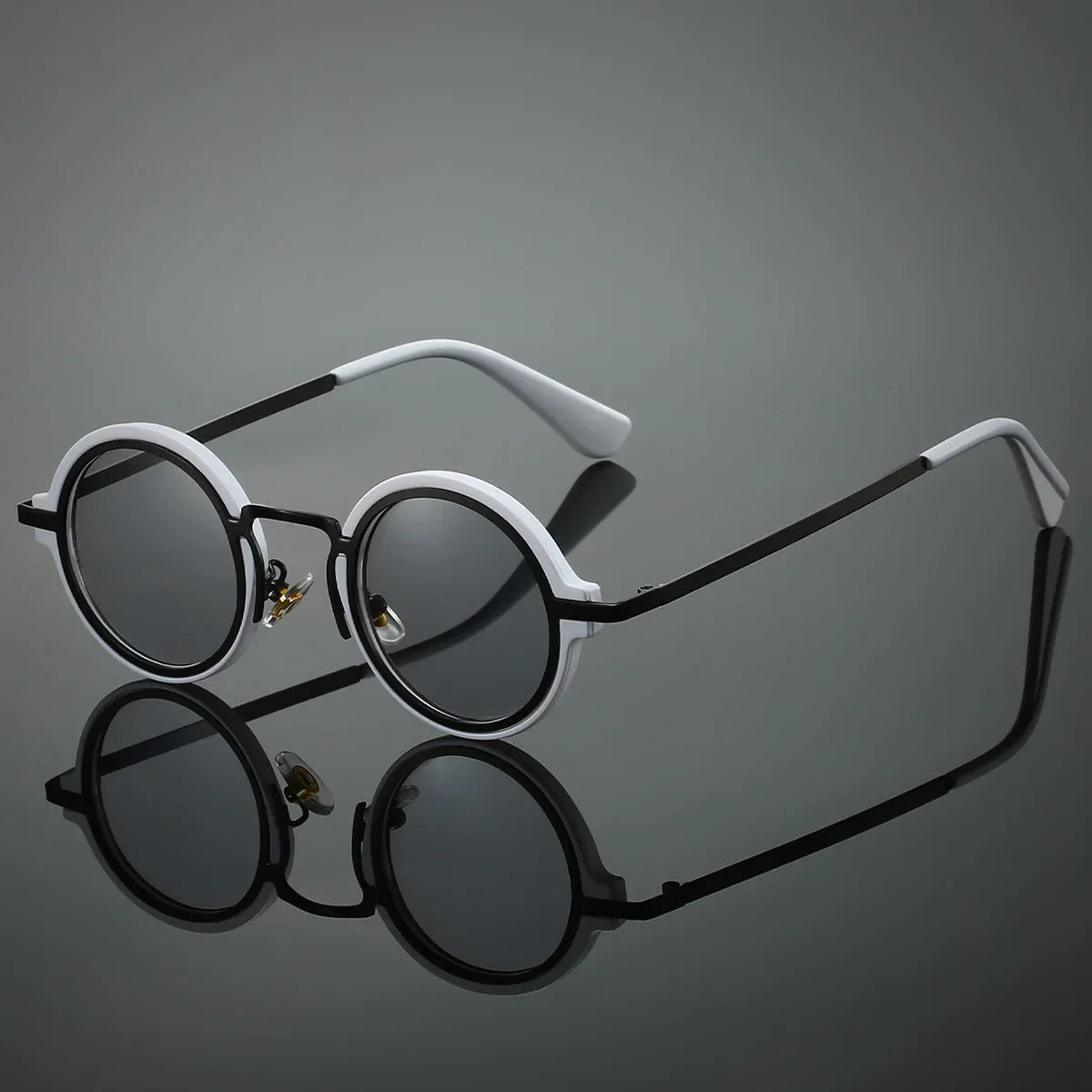 Men's Classic Fit Sunglasses - Sleek Frame with Polarised Lenses