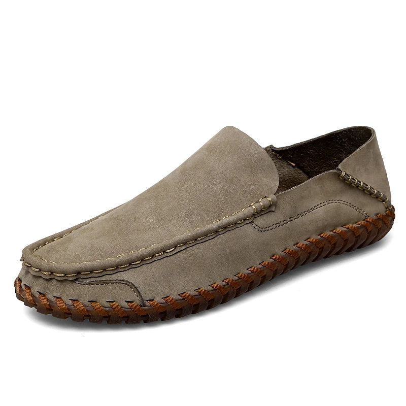 Men's Classic Leather Loafers with Sleek Silhouette and Stitched Detailing
