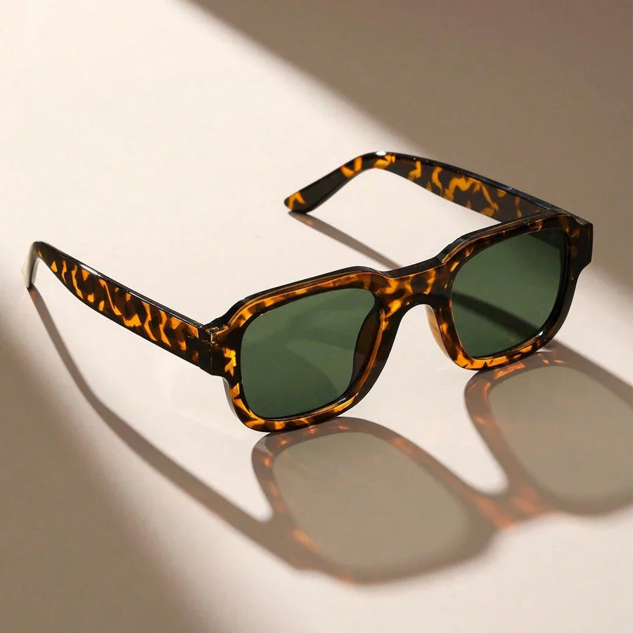 Men's Retro-Inspired Sunglasses with Distinctive Frame Design