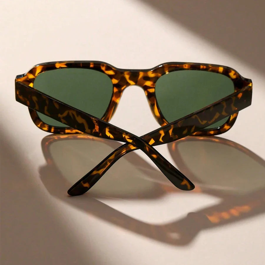 Men's Retro-Inspired Sunglasses with Distinctive Frame Design