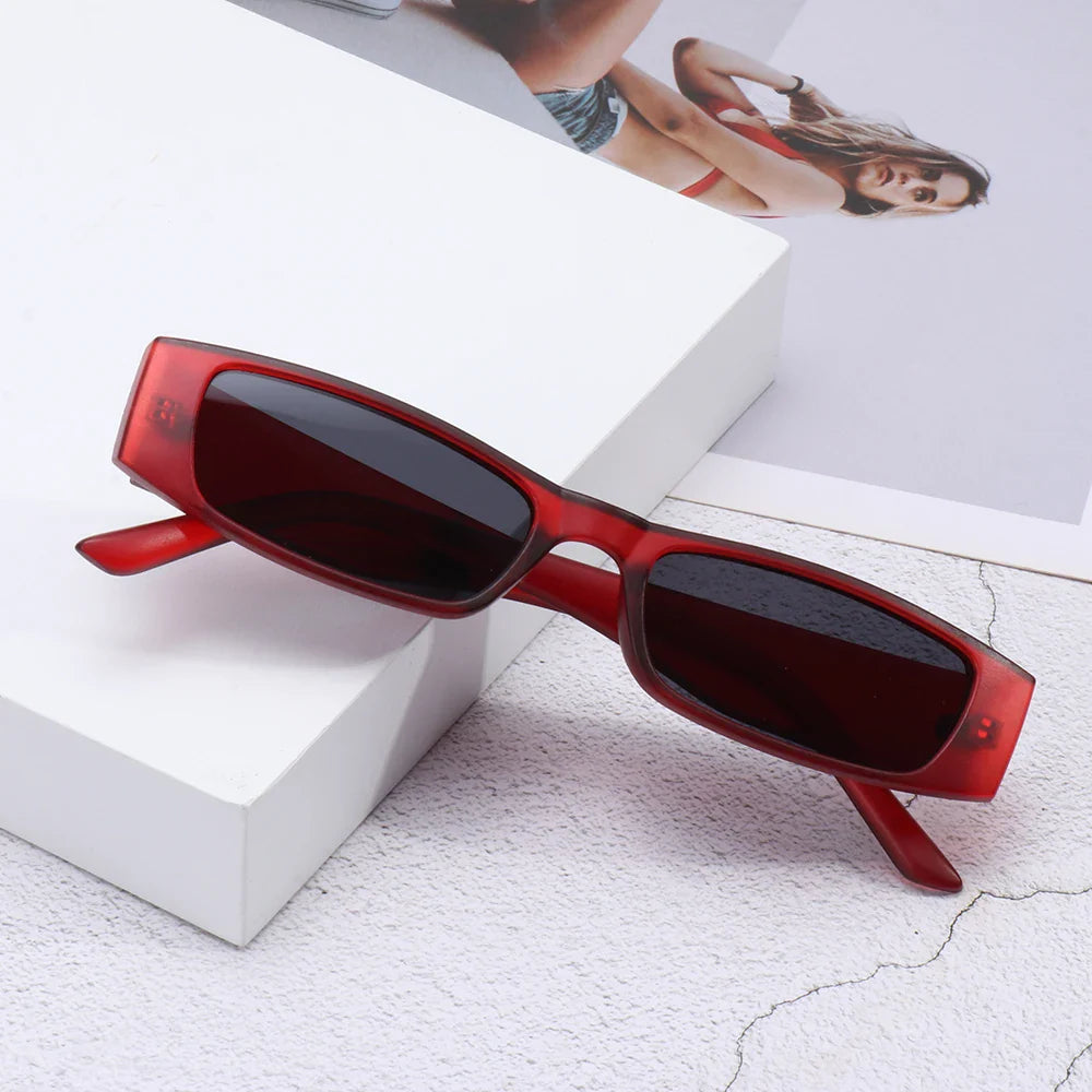 Women’s Cat-Eye Sunglasses with Bold Frame and Slim Temples
