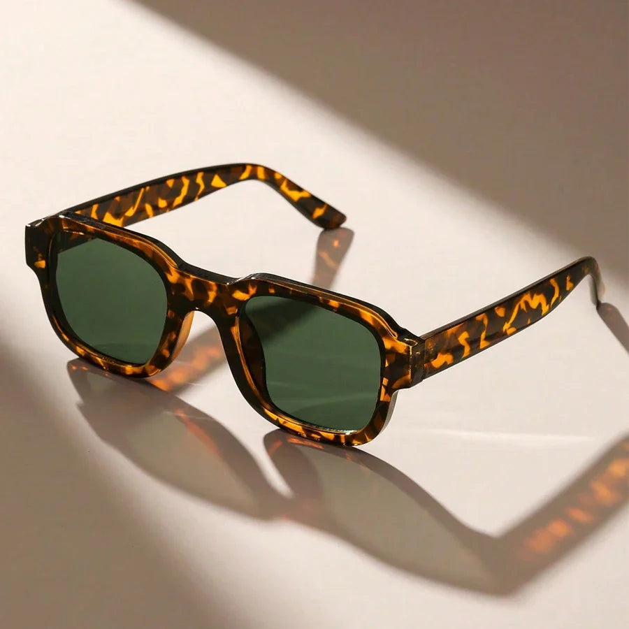 Men's Retro-Inspired Sunglasses with Distinctive Frame Design