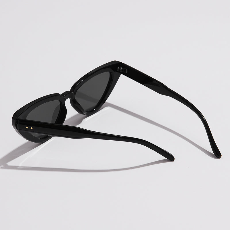 Women’s Cat-Eye Sunglasses with Slim Frames and Gradient Lenses