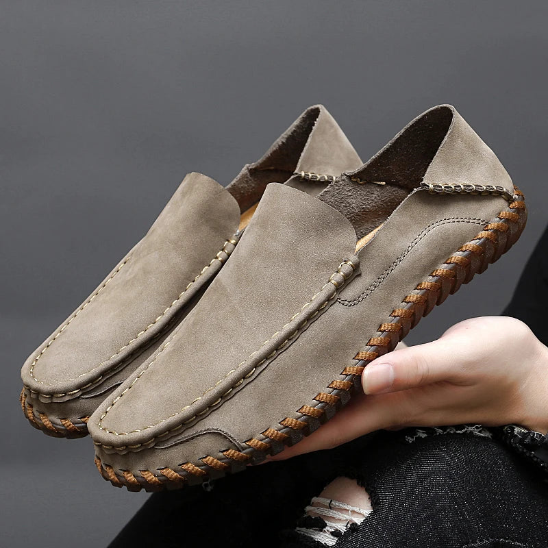 Men's Classic Leather Loafers with Sleek Silhouette and Stitched Detailing
