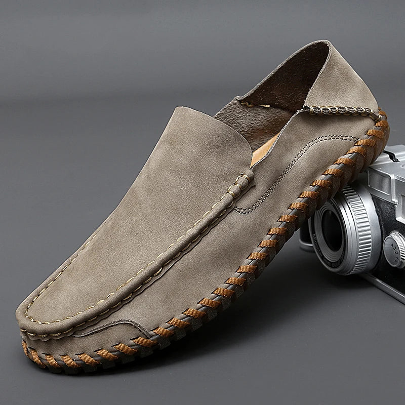 Men's Classic Leather Loafers with Sleek Silhouette and Stitched Detailing