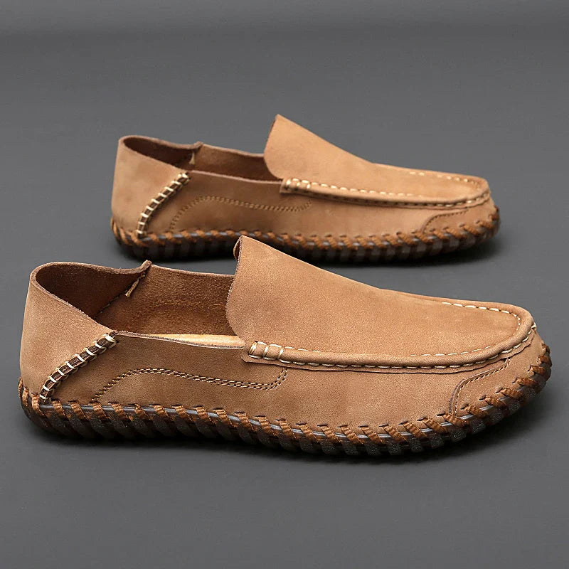 Men's Classic Leather Loafers with Sleek Silhouette and Stitched Detailing