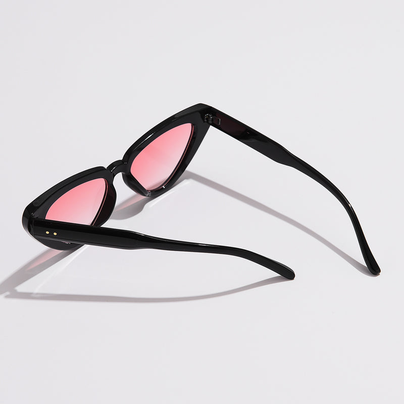Women’s Cat-Eye Sunglasses with Slim Frames and Gradient Lenses