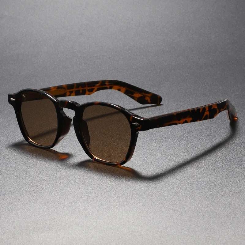 Men's Classic Wayfarer Sunglasses with Tortoiseshell Frame and Polished Finish