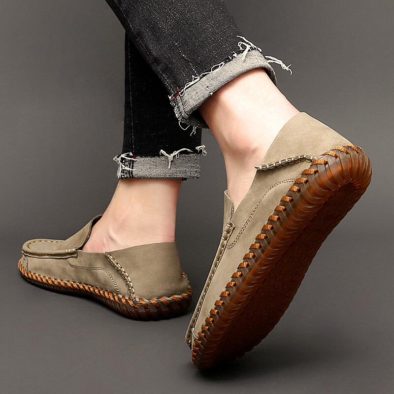 Men's Classic Leather Loafers with Sleek Silhouette and Stitched Detailing