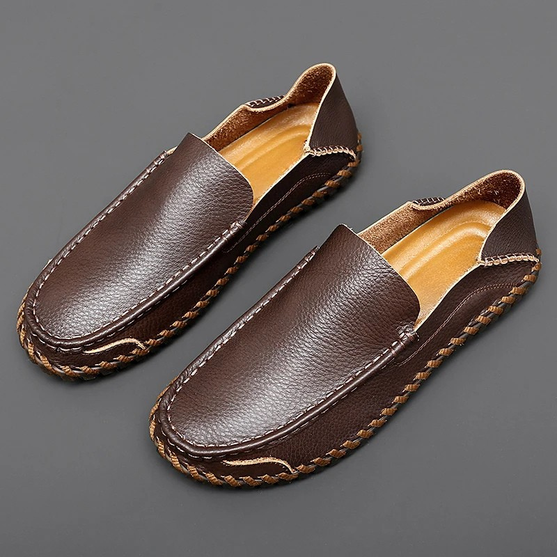 Men's Classic Leather Loafers with Sleek Silhouette and Stitched Detailing