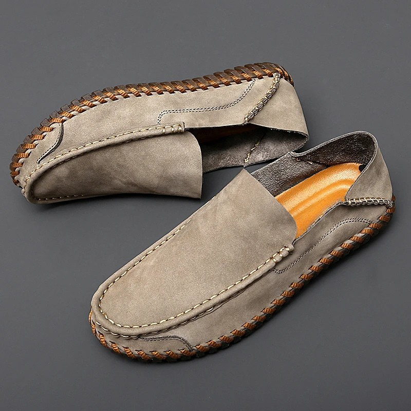 Men's Classic Leather Loafers with Sleek Silhouette and Stitched Detailing