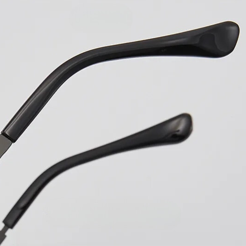 Men's Tailored Sunglasses - Sleek Frame Design with Subtle Curvature