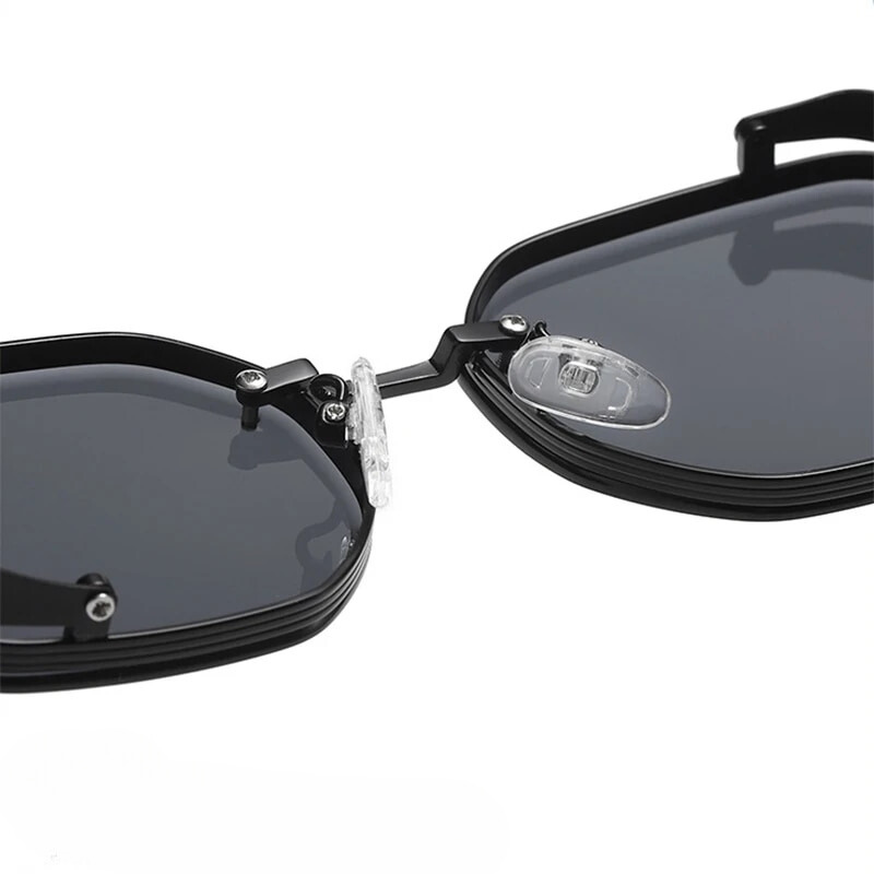 Men’s Steampunk-Inspired Sunglasses with Vintage Metal Accents and Round Frames