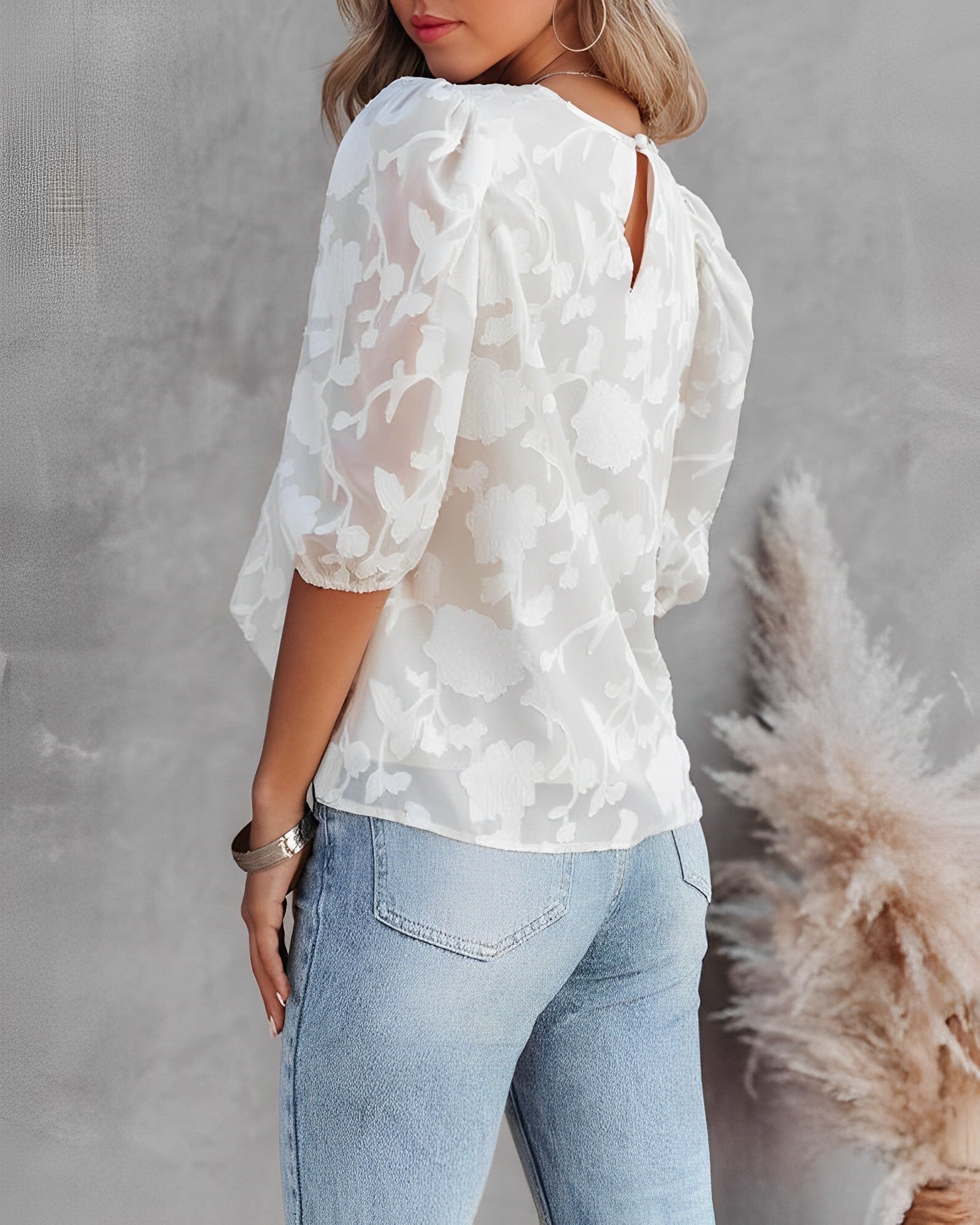Women’s Textured Puff-Sleeve Jacquard Blouse with Refined Silhouette