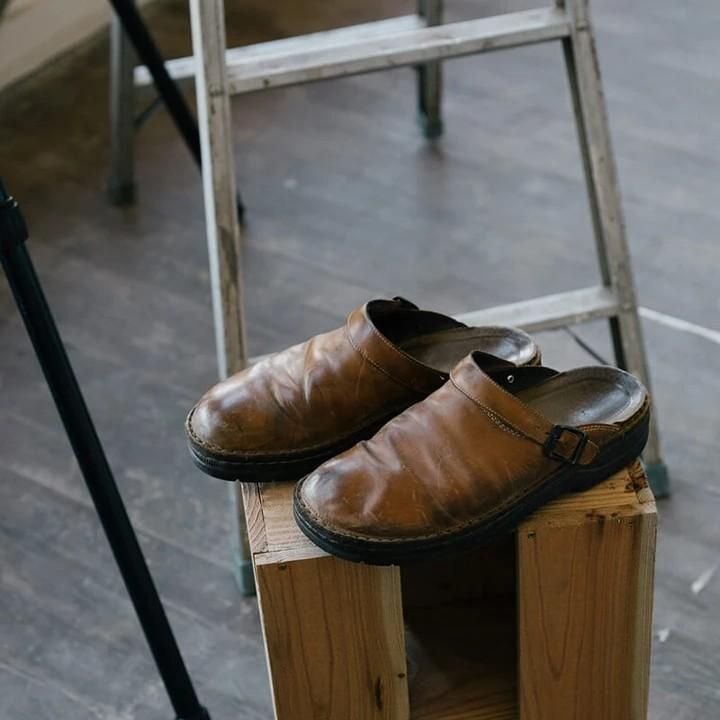 Henrik | Men's Classic Leather Buckle Clogs