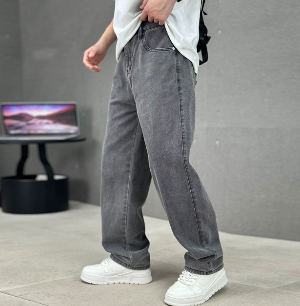 Finn | Men's Relaxed Denim Straight Leg Jeans