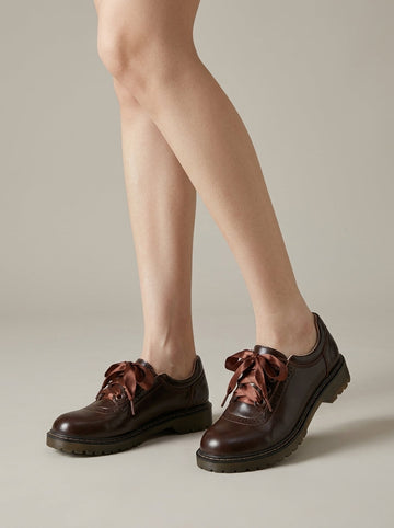 Women's Oxford Shoes - Rounded Toe - Chunky Ridged Sole - Lace-Up