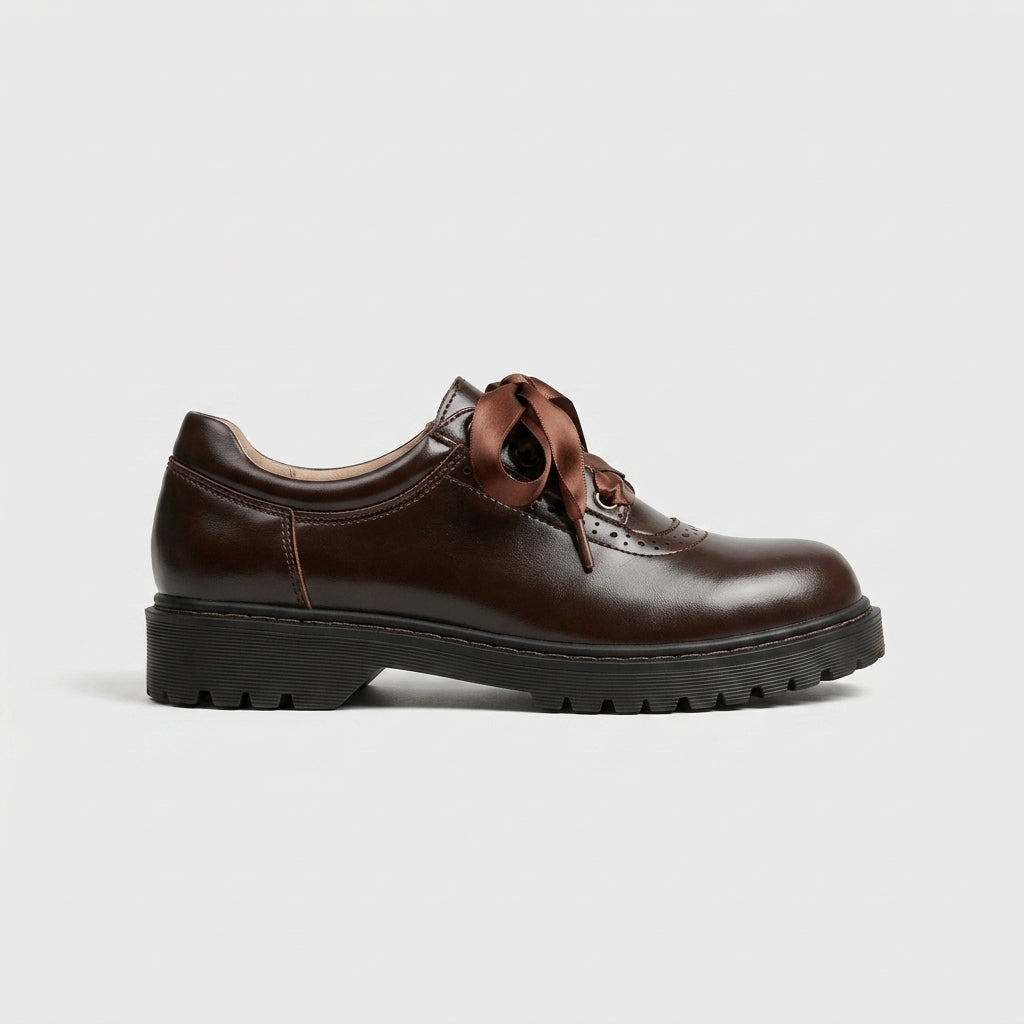 Women's Oxford Shoes - Rounded Toe - Chunky Ridged Sole - Lace-Up