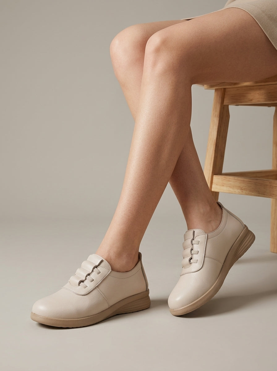 Women's Flats - Lace-Up Round Toe - Contrast Stitch Derby